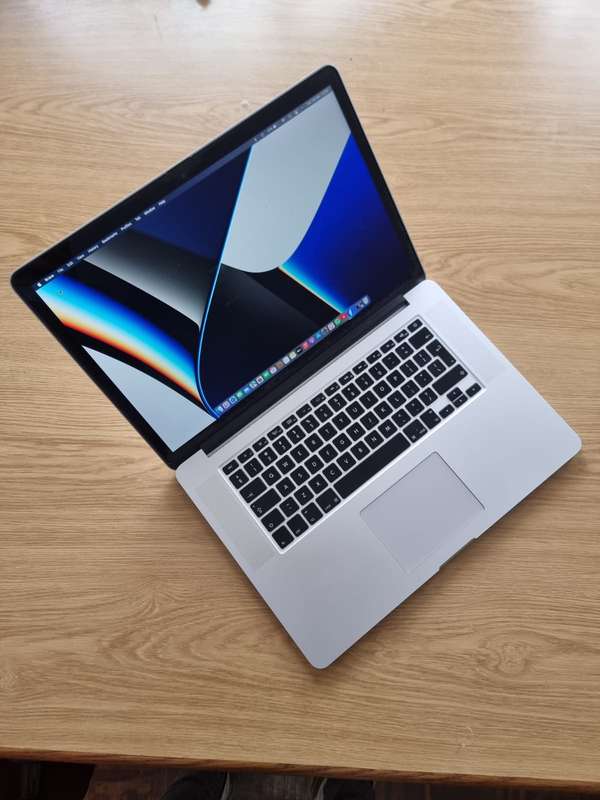 MacBook Pro (Retina, 15-inch, Mid 2015) Model, Core i7 Quard-Core CPU, 16GB Ram, 512GB SSD