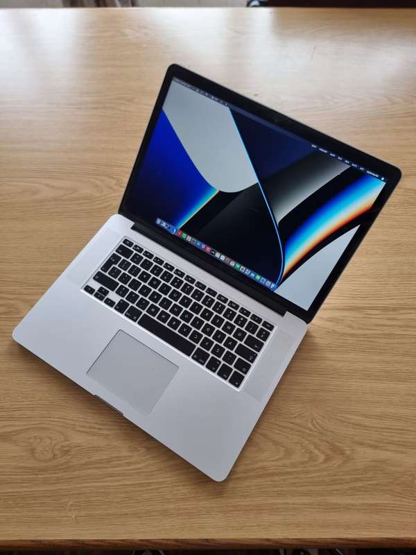 MacBook Pro (Retina, 15-inch, Mid 2015) Model, Core i7 Quard-Core CPU, 16GB Ram, 512GB SSD