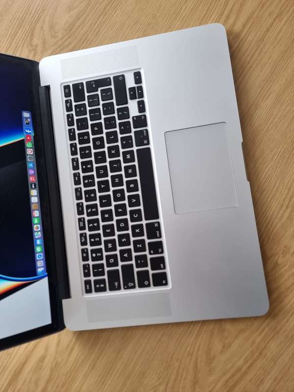 MacBook Pro (Retina, 15-inch, Mid 2015) Model, Core i7 Quard-Core CPU, 16GB Ram, 512GB SSD