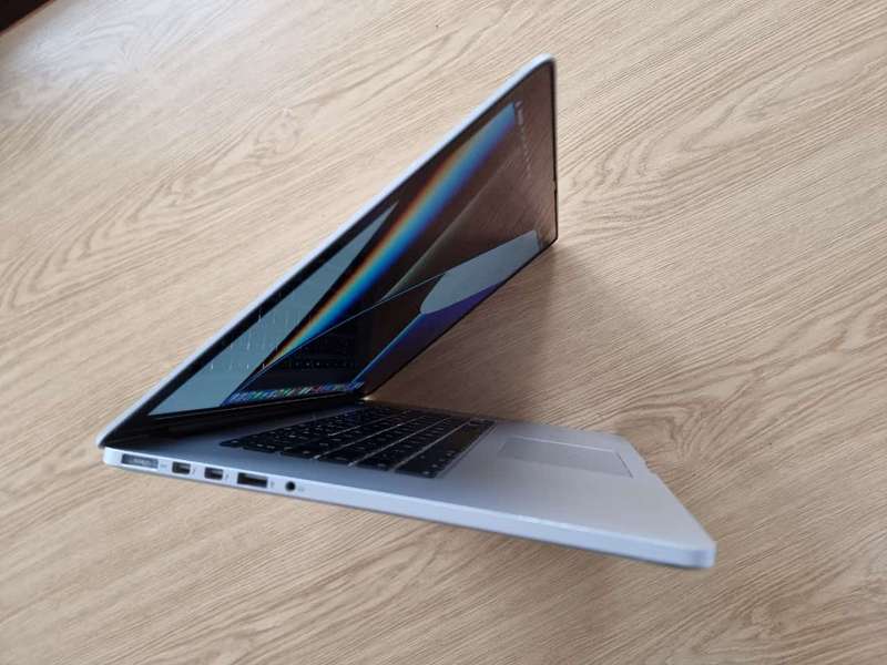 MacBook Pro (Retina, 15-inch, Mid 2015) Model, Core i7 Quard-Core CPU, 16GB Ram, 512GB SSD