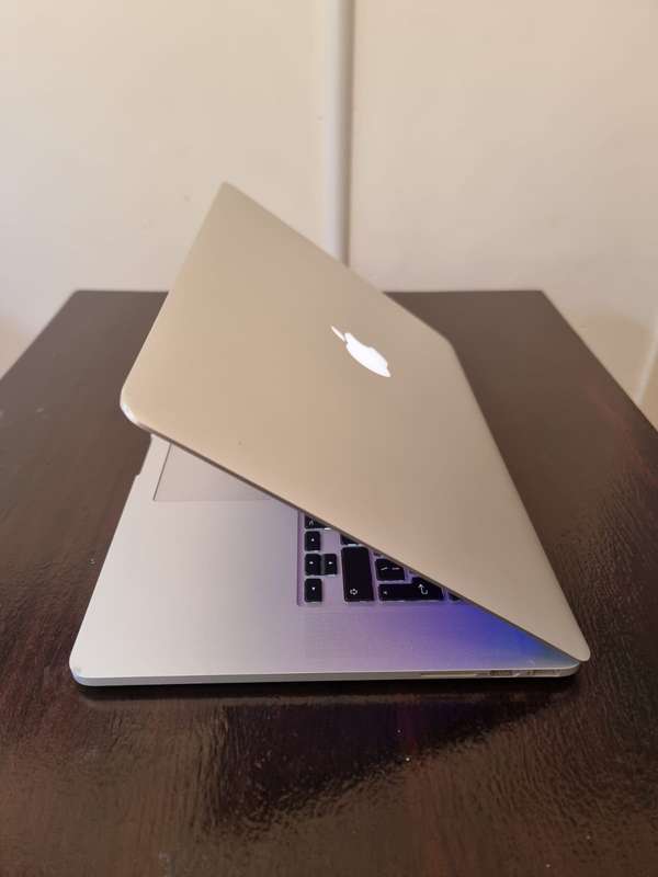 MacBook Pro (Retina, 15-inch, Mid 2015) Model, Core i7 Quad-Core CPU, 16GB Ram, 512GB SSD