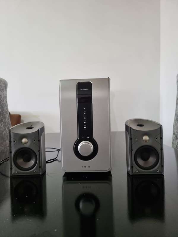2 PolkAudio Satellite Speakers, Sansui Subwoofer built-in Amp with 5.1 channel speaker output powrfu