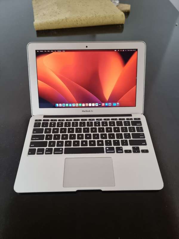 MacBook Air 11-inch (Early 2014) Intel Core i7, 8GB Ram, 512GB SSD