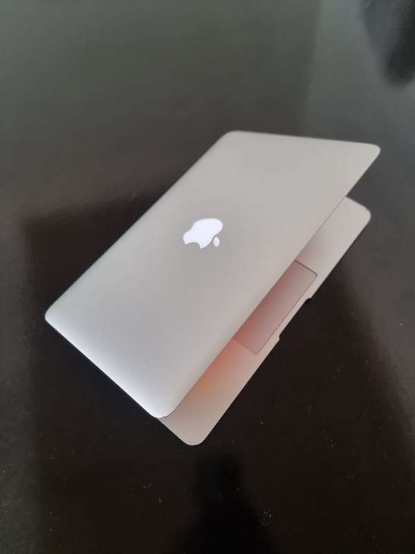 MacBook Air 11-inch (Early 2014) Intel Core i7, 8GB Ram, 512GB SSD