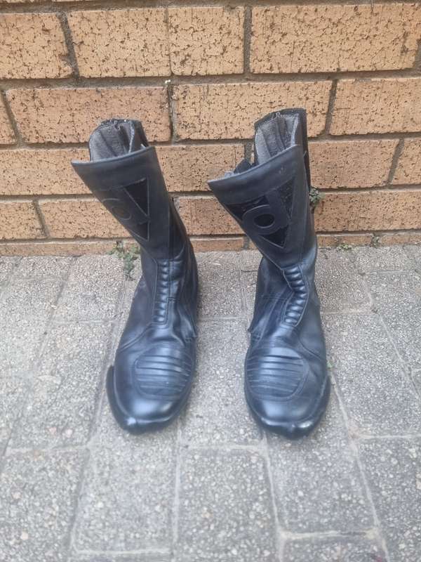 Daytona Road Star Pro GTX Motorcycle Boots Size EU: 44 US (Men): 10.5 UK (Men): 9.5 Foot Length