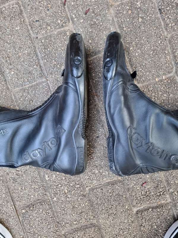 Daytona Road Star Pro GTX Motorcycle Boots Size EU: 44 US (Men): 10.5 UK (Men): 9.5 Foot Length
