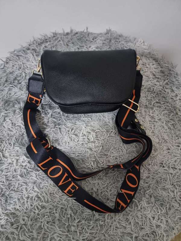 Elegance in Every Detail The Perfect Mini Crossbody Bag for Ladies