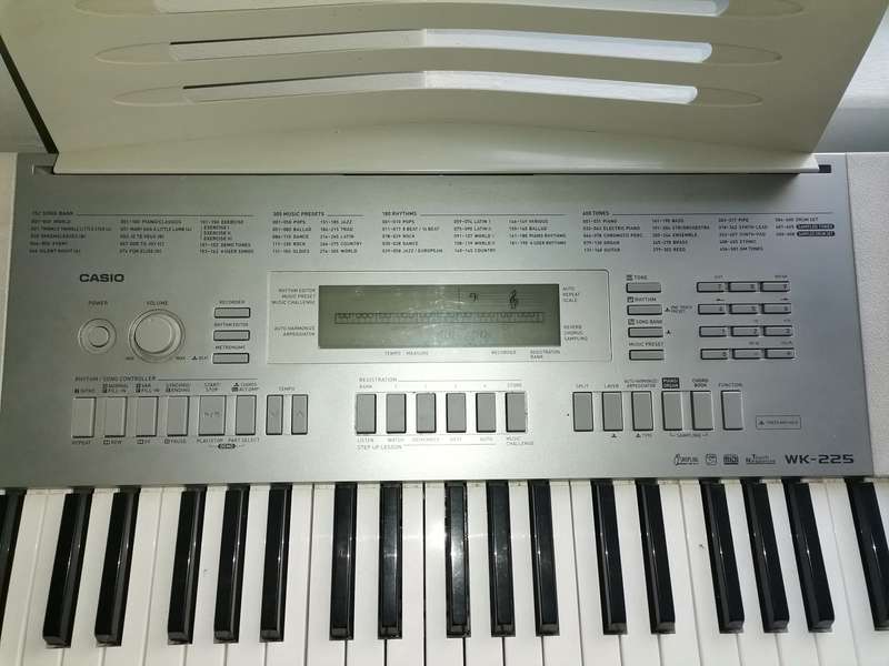 Casio wk-225 76-key portable arranger keyboard