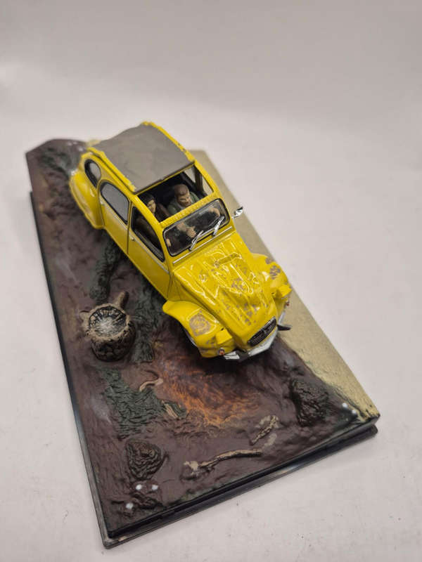 James Bond 007 collectible diecast model yellow Citroën 2CV