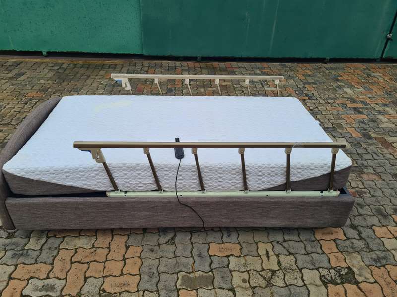 Lux Comfort Hi-Low electric hi-care bed