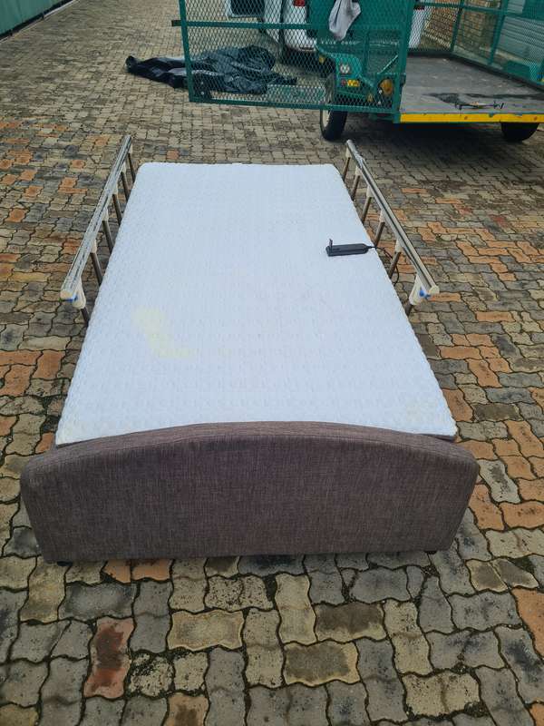 Lux Comfort Hi-Low electric hi-care bed