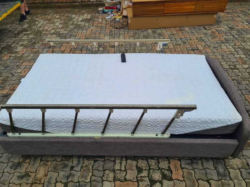 Lux Comfort Hi-Low electric hi-care bed