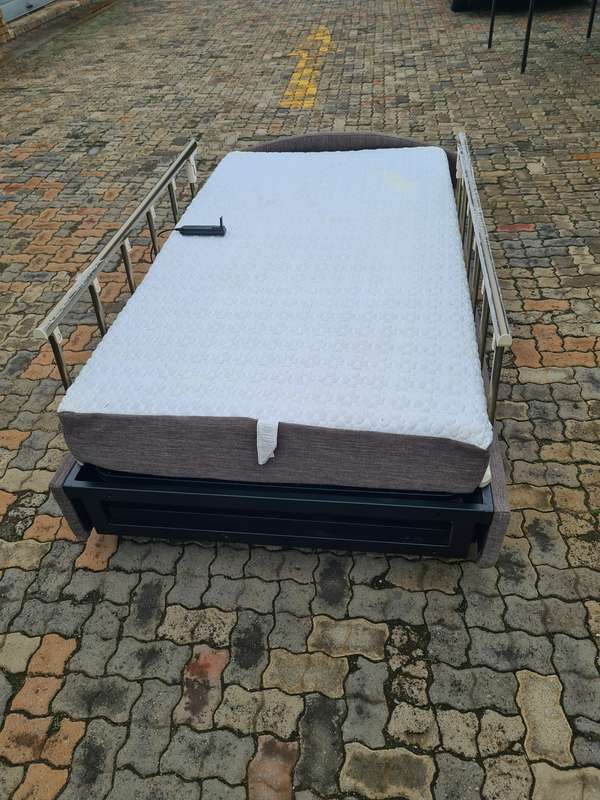 Lux Comfort Hi-Low electric hi-care bed