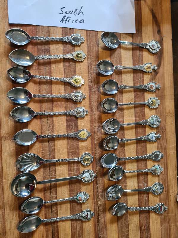 Spoon collection, 308 spoons