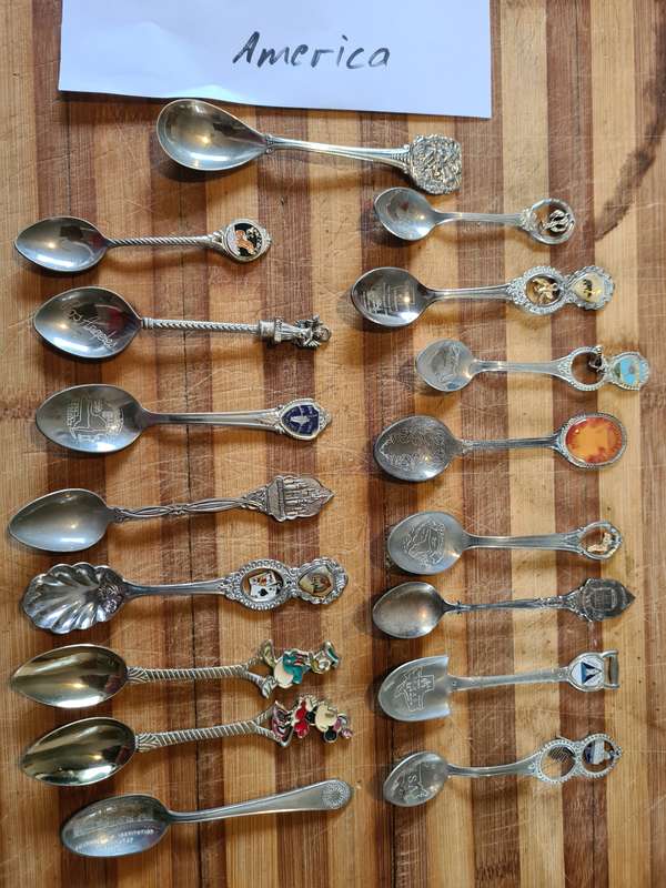 Spoon collection, 308 spoons