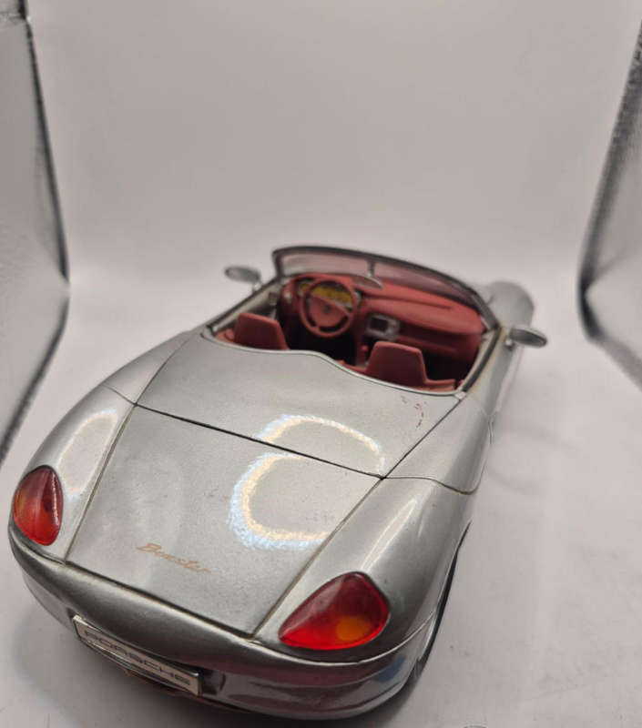 Maisto Special Edition 1:18 scale diecast model of the Porsche Boxster.