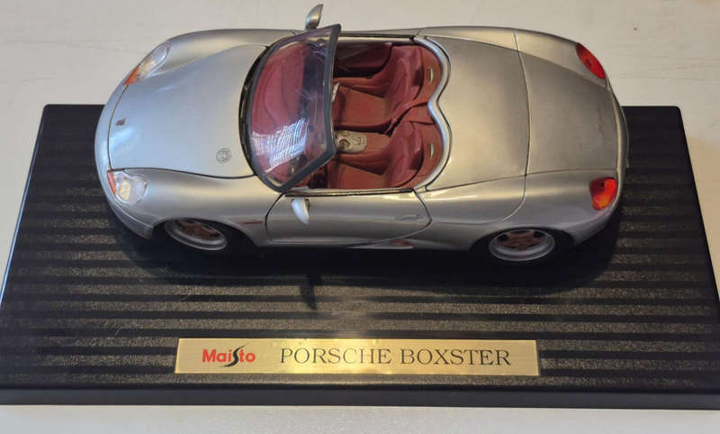 Maisto Special Edition 1:18 scale diecast model of the Porsche Boxster.