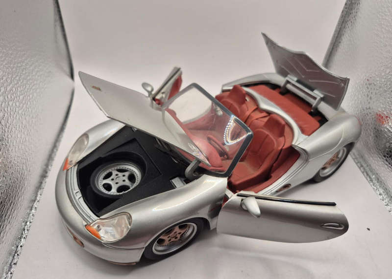Maisto Special Edition 1:18 scale diecast model of the Porsche Boxster.
