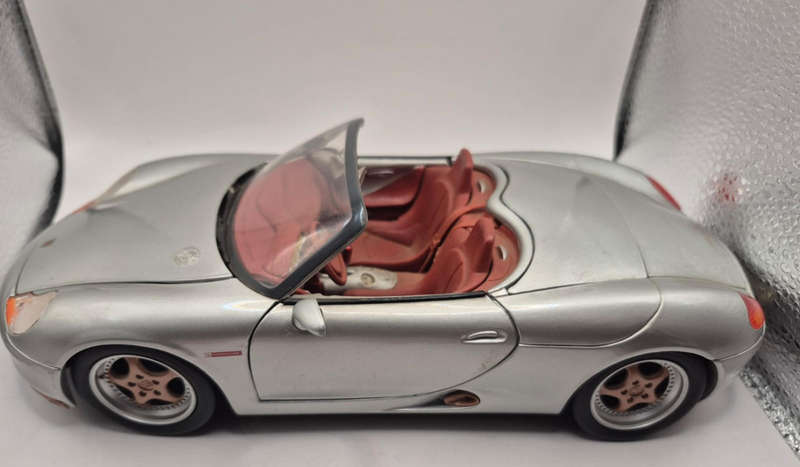 Maisto Special Edition 1:18 scale diecast model of the Porsche Boxster.