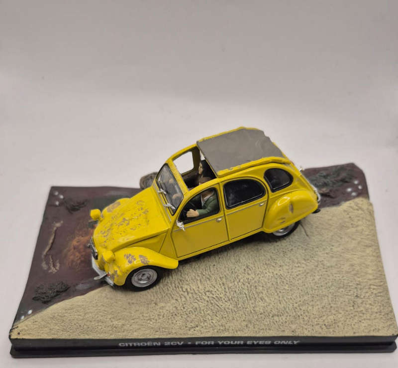 James Bond 007 collectible diecast model yellow Citroën 2CV