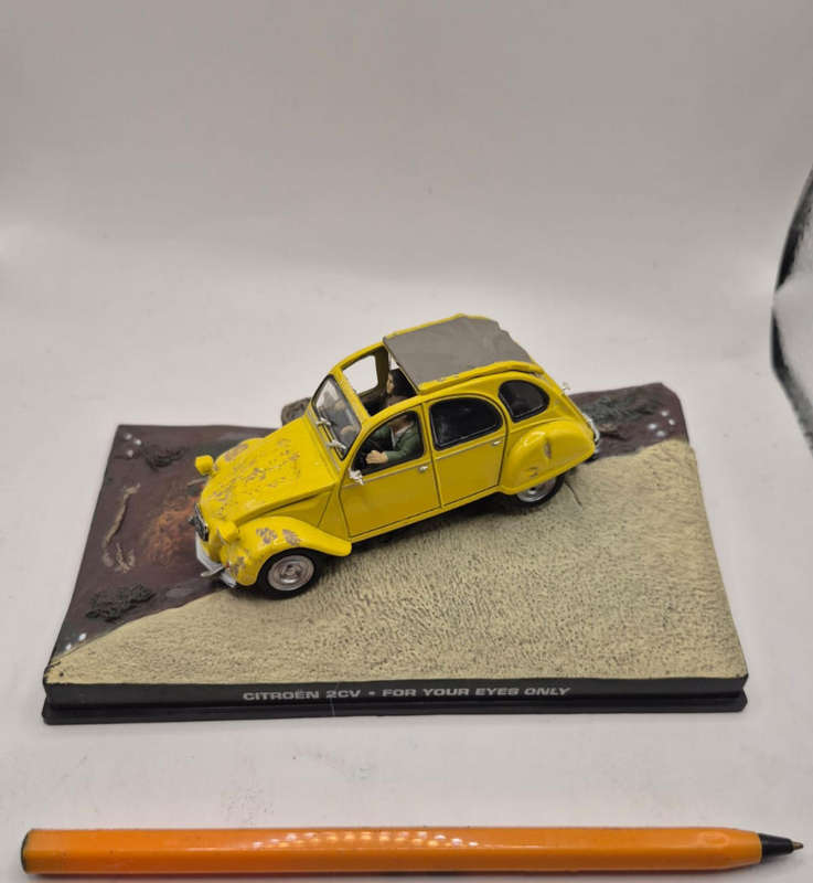 James Bond 007 collectible diecast model yellow Citroën 2CV