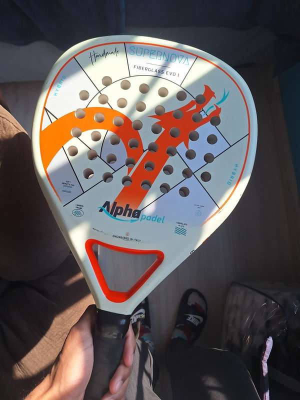Alpha supernova paddle racket