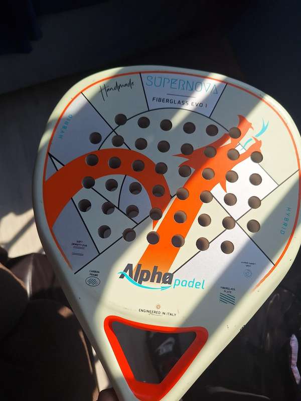 Alpha supernova paddle racket