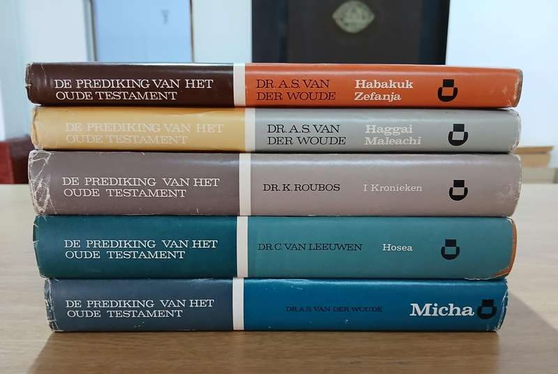 A set of 5 dutch books
