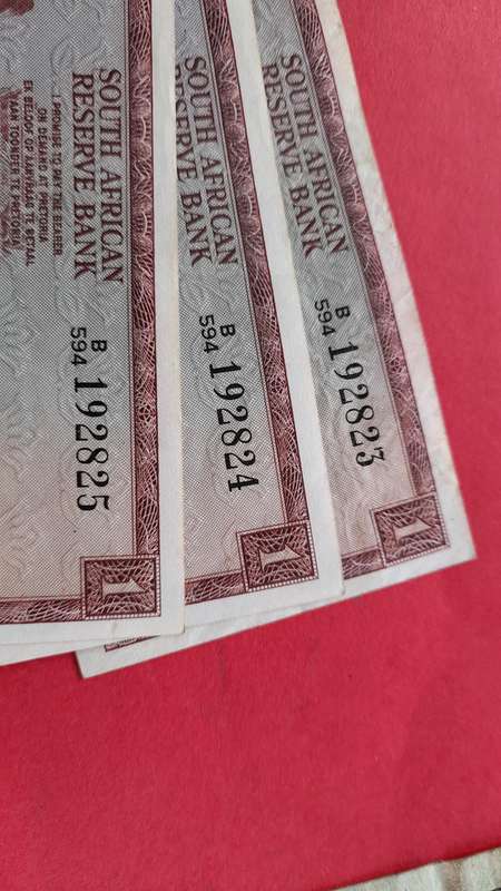 T.W De Jongh R1 Banknotes in Sequence and R10 Banknote . 1 BID Takes All.