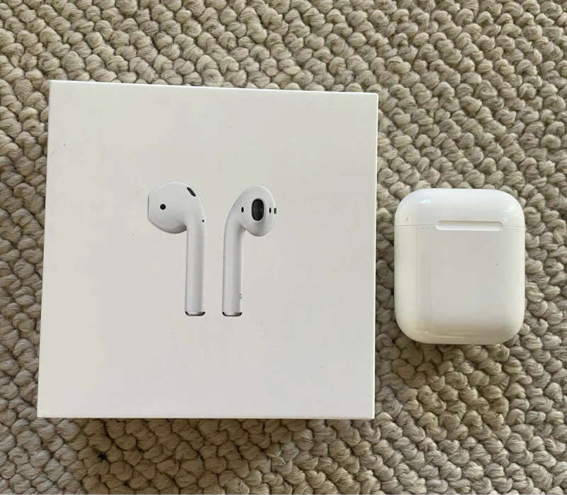 Apple AirPods 1st generation
