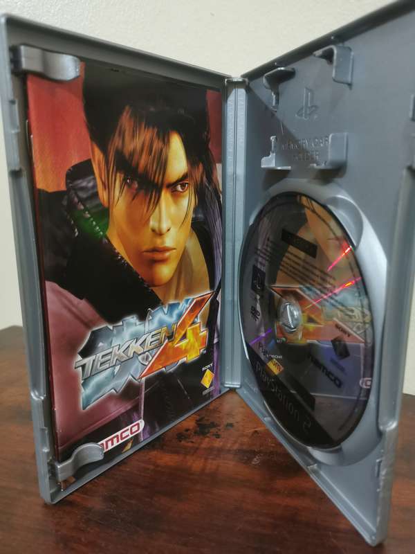 Tekken 4 on PlayStation 2 with booklet