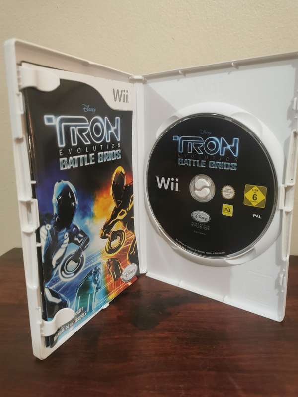 TRON - Evolution Battle Grids on Nintendo Wii with Booklet