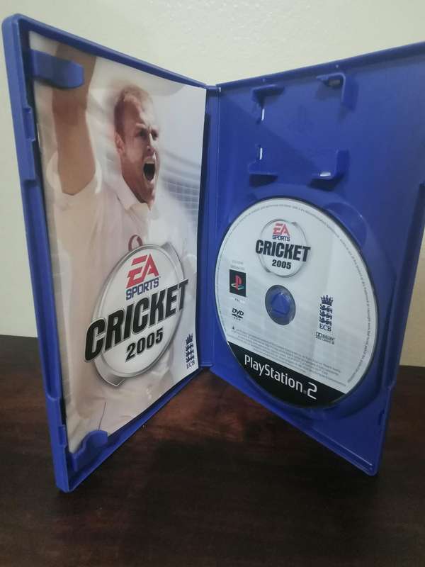 Cricket 2005 on PlayStation 2 with Booklet