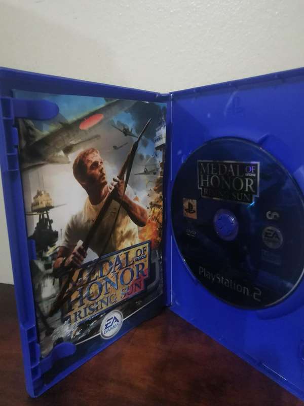 Medal of Honor, Rising Sun on PlayStation 2 with Booklet