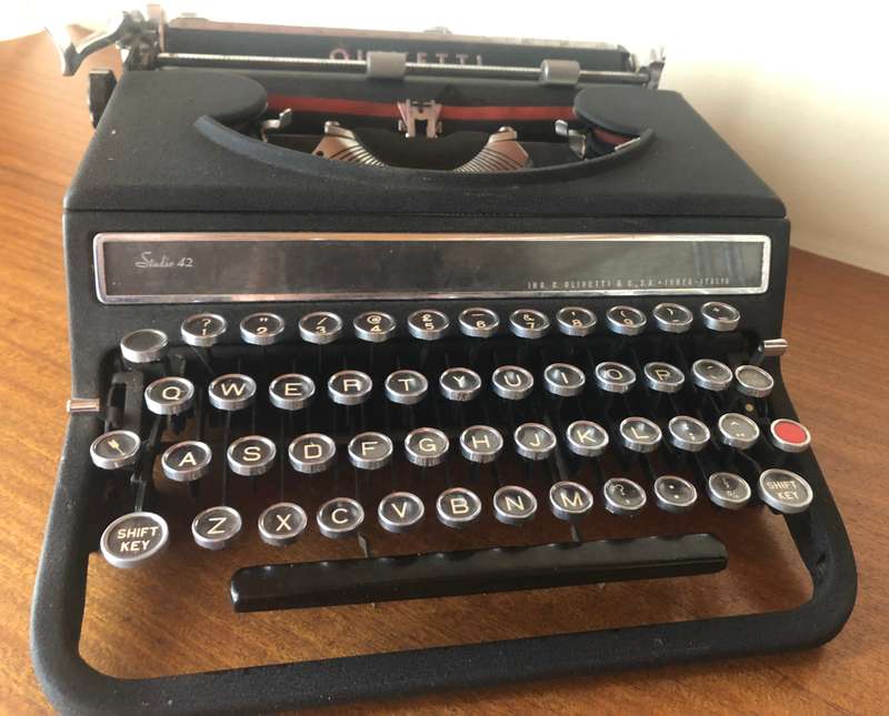 Olivetti Studio 44 typewriter