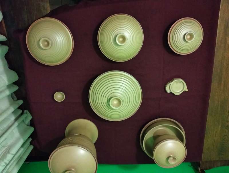 Argilla Pottery Set x 16