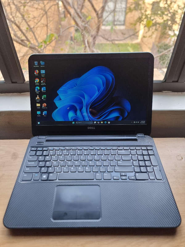 DELL INSPIRON 3521 LAPTOP INTEL CELERON 8GB RAM 500GB HARD DRIVE