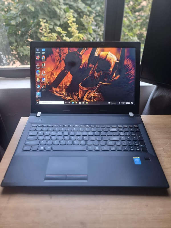 Core i3 lenovo e50 laptop 8gb ram,500gb