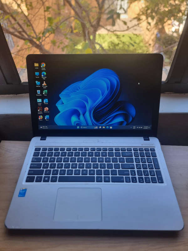 CORE i3 ASUS X540L  8GB  RAM1TB