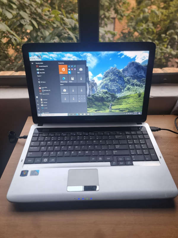 SAMSUNG RV510 LAPTOP INTEL CELERON 4GB  RAM500GB