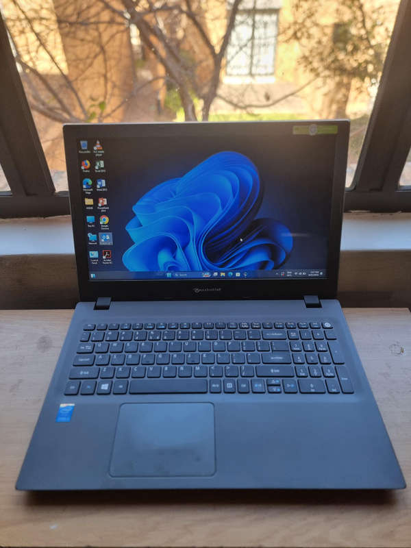 CORE I3 ACER PACKARDBELL LAPTOP8GB RAM1TB HDD 15.6INCH