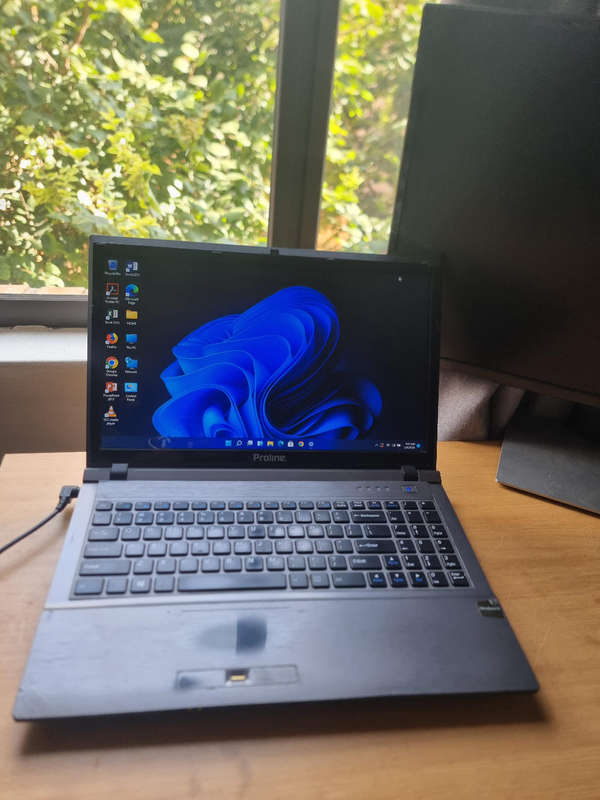 Core i7 proline laptop 8GB RAM 500GB