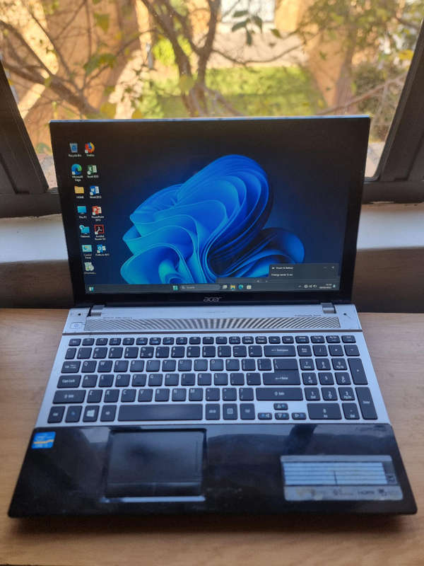 Acer Aspire Laptop Core i3 8GB RAM 500GB