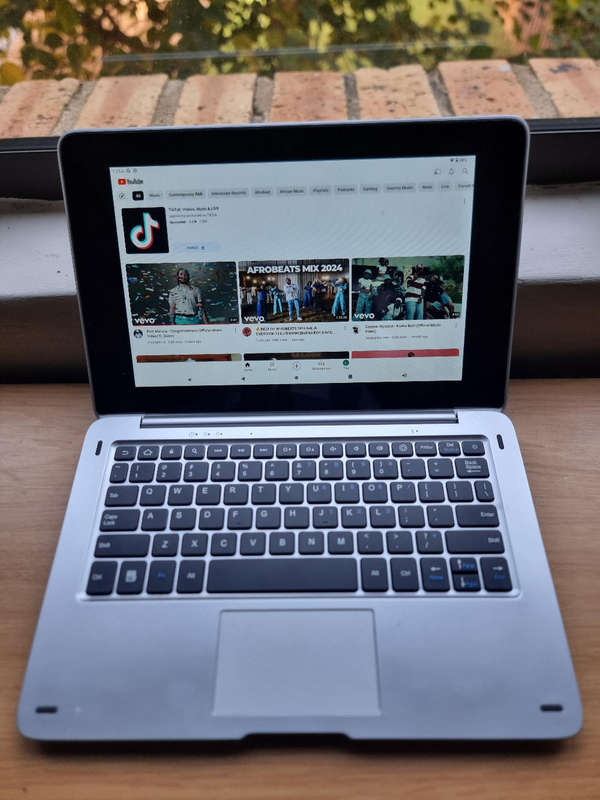 STYLO 10INCH ANDROID NOTEBOOK RUNNING ON  ANDROID 4GB RAM 64GB