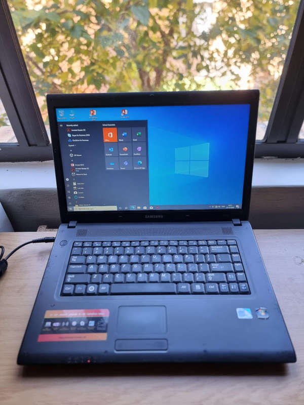 SAMSUNG R519 LAPTOP DUAL CORE 4GB RAM 500GB HARD DRIVE 15.6INCH  SCREEN