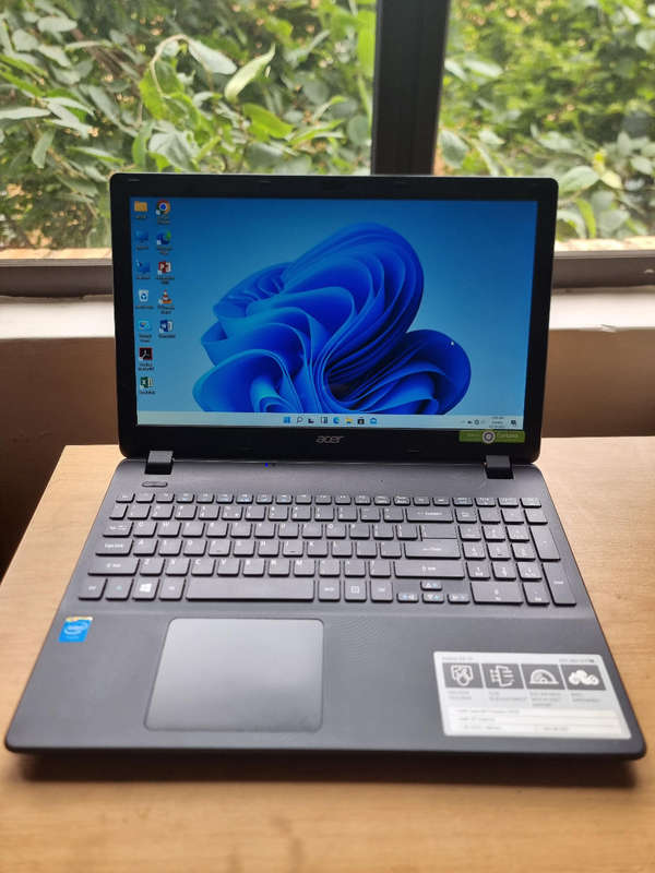 ACER ASPIRE ES1 LAPTOP INTEL CELERON 8GB RAM 500GB