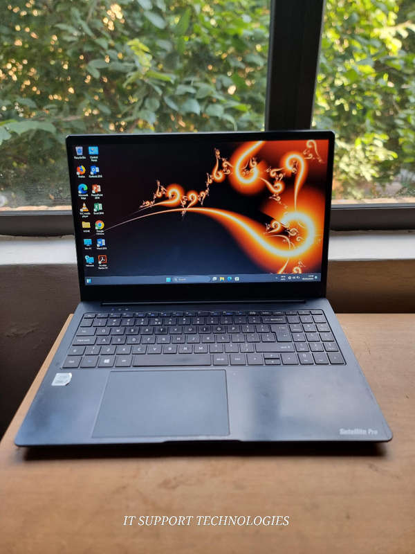 10TH GEN CORE I7 TOSHIBA DYNABOOK PRO C50 LAPTOP16gb ram256NVME SSD