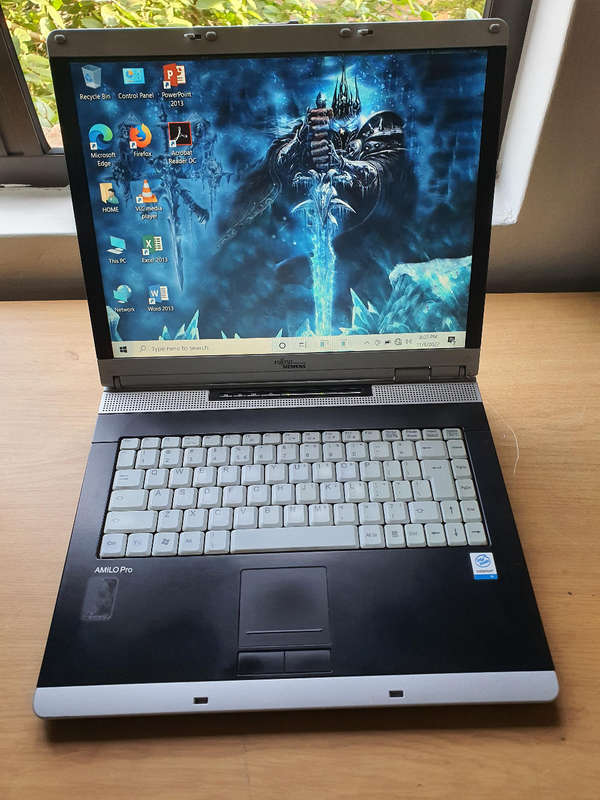 FUJITSU AMILO PRO LAPTOP   INTEL CELERON  2GB  RAM 80GB HARD DRIVE  14INCH