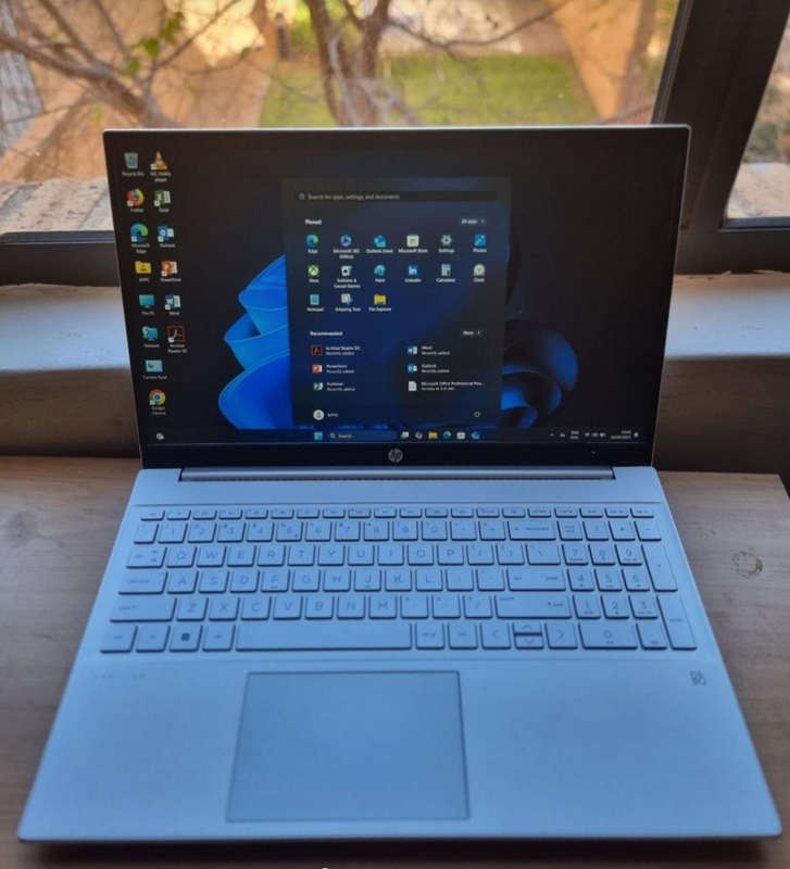 13TH GEN MID GAMING  CORE I7 HP PAVILION 15 LAPTOP8GB RAM256SSD