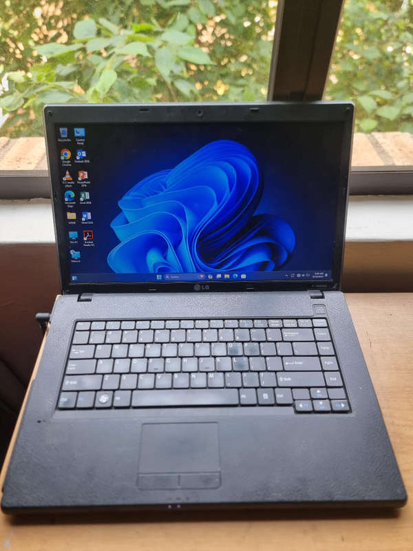 CORE I5 LG  LAPTOP 8GB  RAM500GB